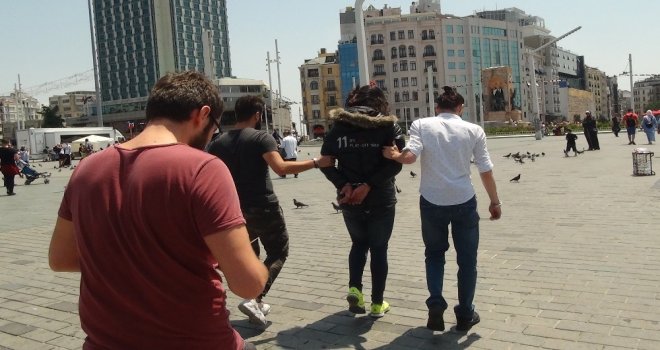 (Özel) Taksim Meydanında Hareketli Dakikalar