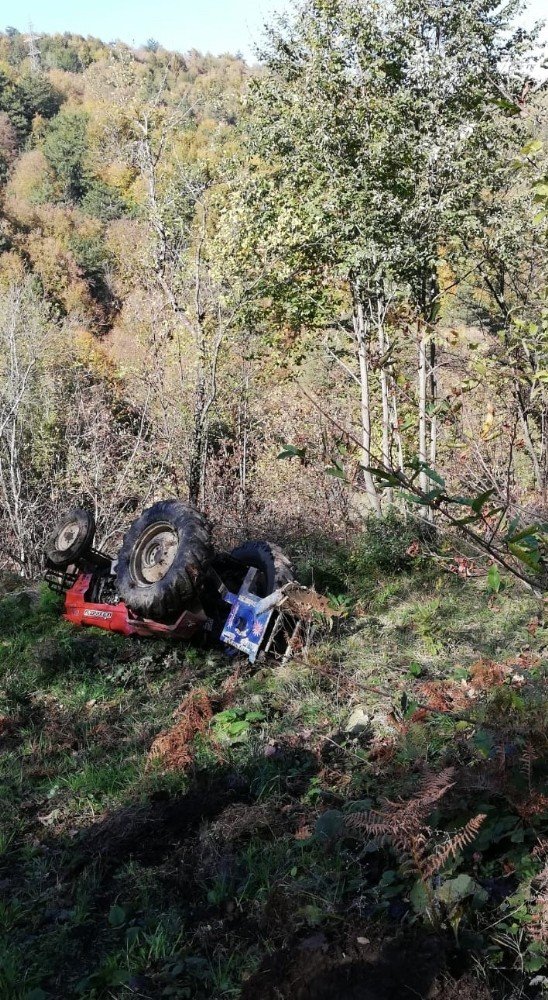 Devrilen Traktörün Altında Kalan Sürücü Feci Şekilde Can Verdi