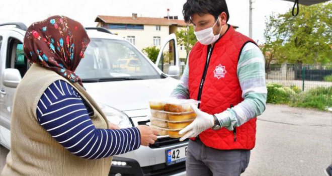 AKSARAY BELEDİYESİ 60 BİN KİŞİYE YEMEK DAĞITTI