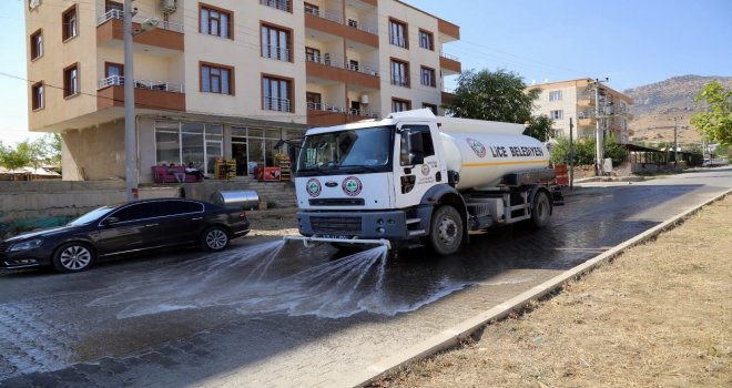 Lice Belediyesinden Yol Yıkama Çalışması