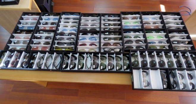 Denizlide Bin 362 Adet Kaçak Gözlük Ele Geçirildi