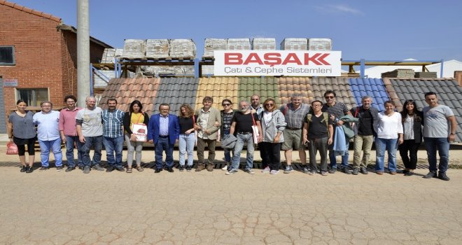 Sanatçılardan Başaka Ziyaret