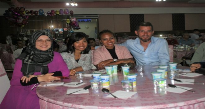 Endonez Geline Türk Usulü Düğün