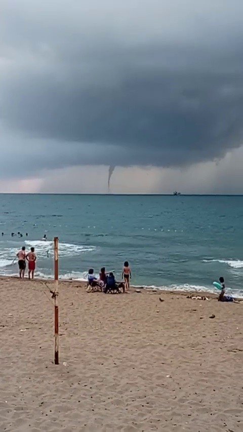 Bartında Denizde Hortum Meydana Geldi