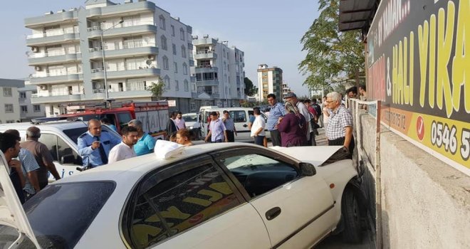 Otomobiller Kafa Kafaya Çarpıştı: 4 Yaraladı