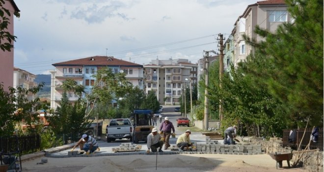 Gediz Belediyesinden Beton Parke Ve Bordür Çalışması