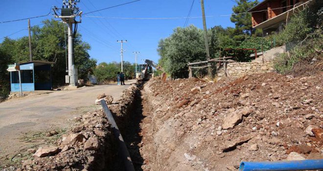 KAŞ'TA İÇME SUYU HATLARI YENİLENİYOR