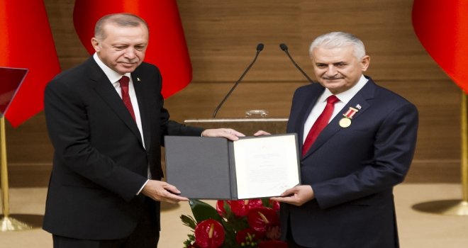 Yıldırım: Şahsıma Tevdi Edilen Bu Şeref Madalyasını 40 Yılı Bulan Devlet Ve Millet Hizmeti İle Eşsiz Yol Arkadaşlığımızın Bir Nişanesi Olarak Görüyorum