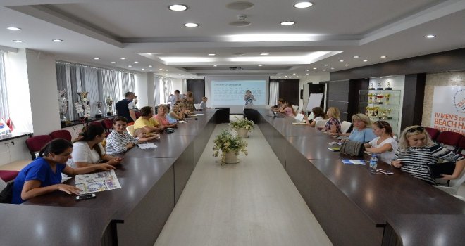 Muratpaşa Belediyesinden Yerleşik Yabancılara Türkçe Kursu