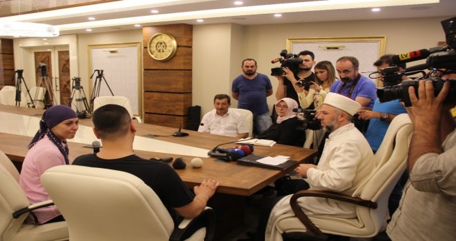 Alman Vatandaşı Natascha Nicole Ağlayarak Kelime-İ Şehadet Getirdi