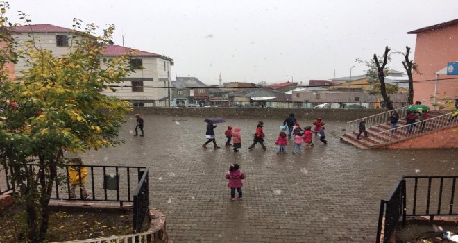 Karlıovada Kısa Süreli Kar Yağdı, Kaza Meydana Geldi