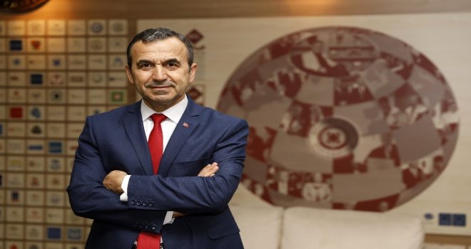 Dr. Naim Babüroğlu: “Atatürk, Cumhuriyeti Bir Gecede Kurmadı”