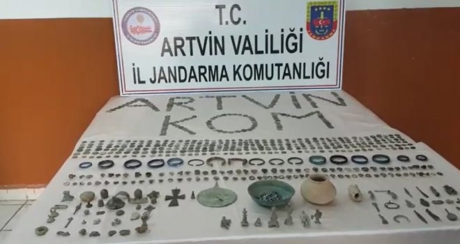 Artvinde 3 Yolcunun Valizlerinden Bin 558 Adet Tarihi Eser Çıktı