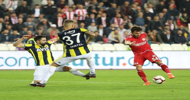 Spor Toto Süper Lig: Dg Sivasspor: 0 - Fenerbahçe: 0 (İlk Yarı)