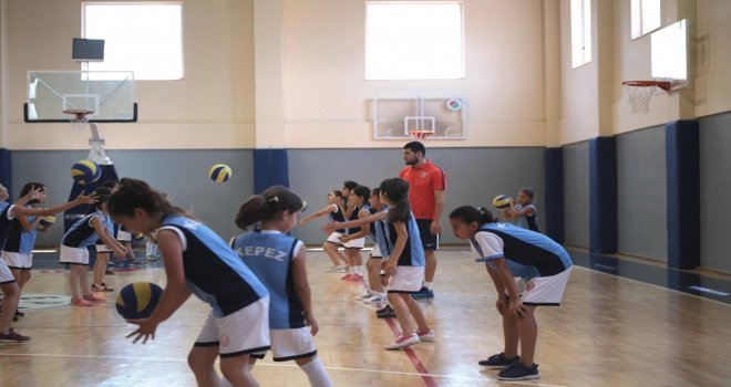 Kepez Belediyesinden Voleybol Kursu