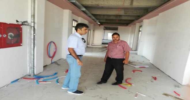 Müdür Çatkılı 15 Temmuz Mesleki Ve Teknik Anadolu Lisesi Binasında İncelemede Bulundu