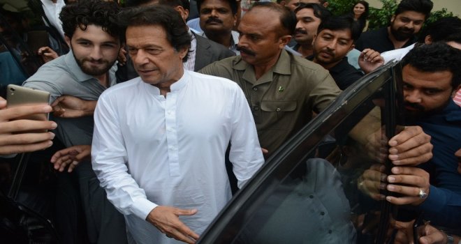 Pakistan Başbakanı, Kanunsuz Yapılar İçin Ceza Ödeyecek