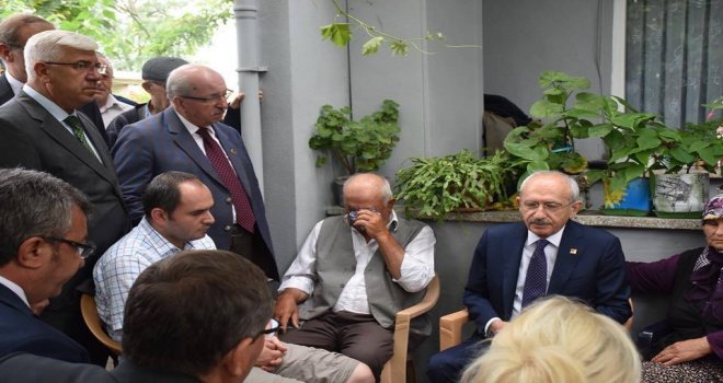Kılıçdaroğlu, Tren Kazasında Yakınlarını Kaybeden Aileleri Ziyaret Etti