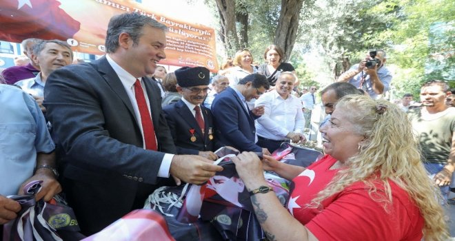 İzmirin İlçelerinde Zafer Coşkusu