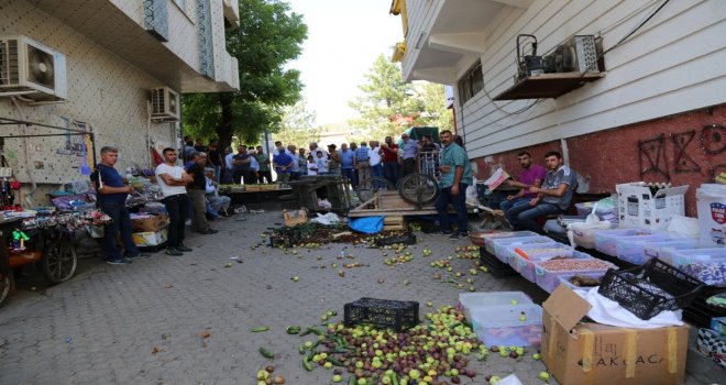 Sattıkları Ürünlerinin Kaldırılması İstenince, Sokağa Döktüler