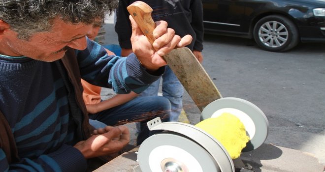 Bıçaklar Kurbanlıklar İçin Bilenmeye Başladı