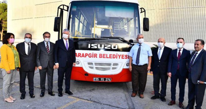 İzmir Büyükşehir Belediyesi 9 ilçeye otobüs hibe etti