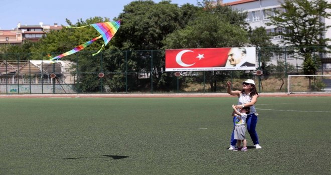 Yenimahalleli Minikler Uçurtma Şenliğinde Buluştu