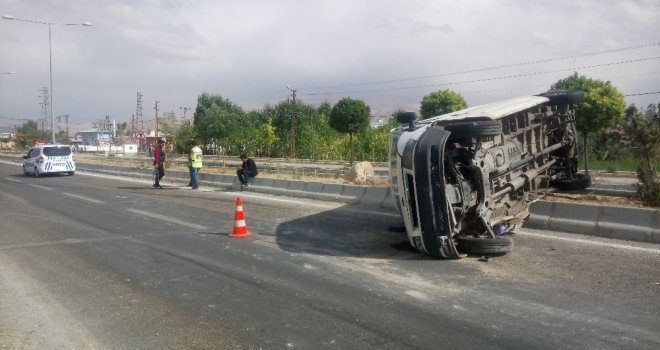 Minibüs Takla Attı: 1 Yaralı