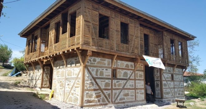 Marmara Depreminin Yıktığı 125 Yaşındaki Tarihi Konak Yeniden Hayat Buluyor