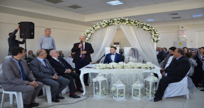 Fransız Ve Türk Başkan Nikah Kıydı