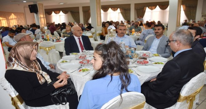 Gazi Ve Şehit Yakınları 15 Temmuz Yemeğinde Buluştu