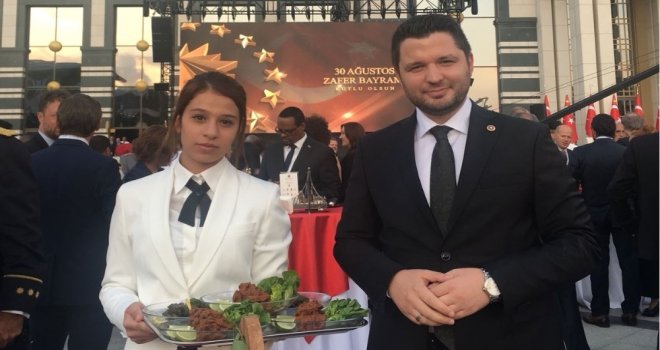 Külliyede Adıyaman Çiğköftesi