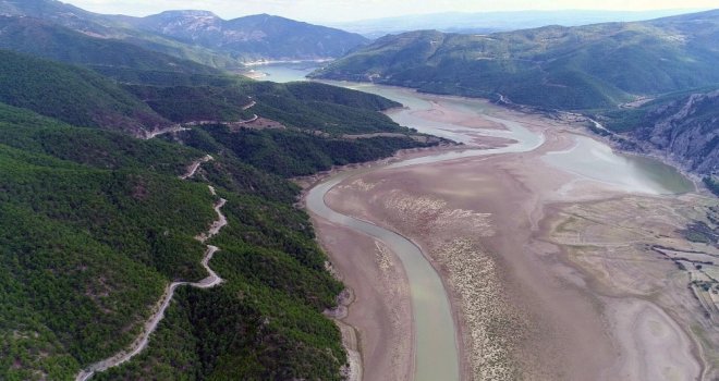 Türkiyenin En Büyük 5. Barajında Hayrete Düşüren Manzara