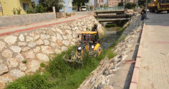 Büyükşehir'den Tarsus'ta Dere Islah Çalışması