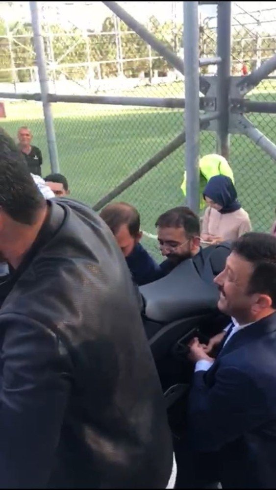 Sofuoğlunun Motosikletini 10 Kişi Zor Taşıdı, Renkli Görüntüler Ortaya Çıktı