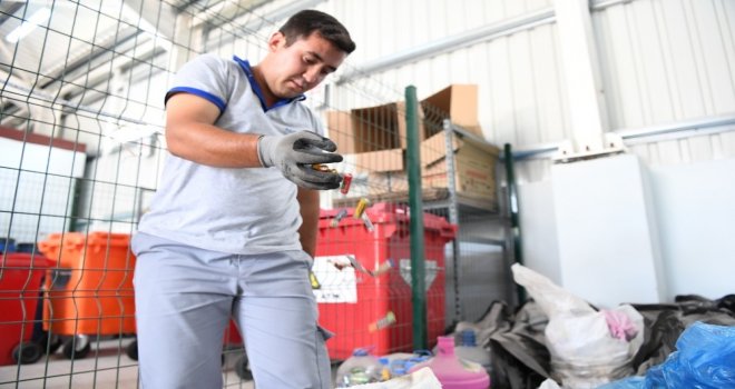 Konyaaltı Belediyesi E-Atıkları Geri Dönüştürüyor