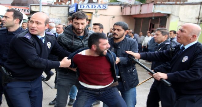 Erzurumda İki Grup Arasında Bıçaklı Kavga: 3 Yaralı