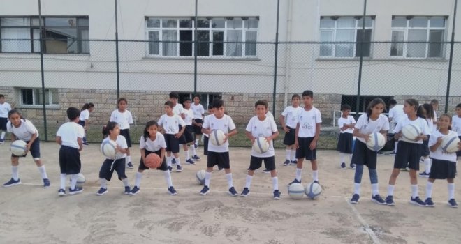 Anadolu Efes, Çanakkale Ve Balıkesirde 109 Çocuğa Basketbol Eğitimi Veriyor