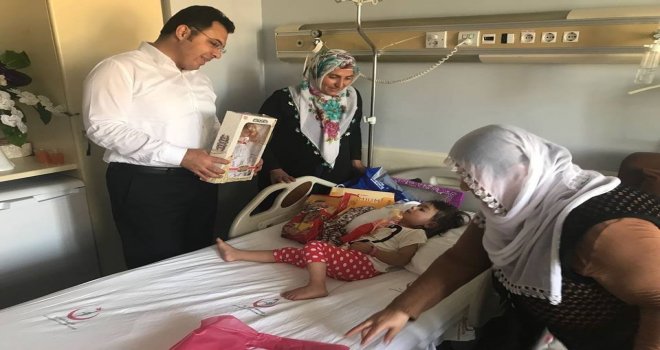 Kaymakam Özcan, Pencereden Düşerek Yaralanan Çocuğu Ziyaret Etti