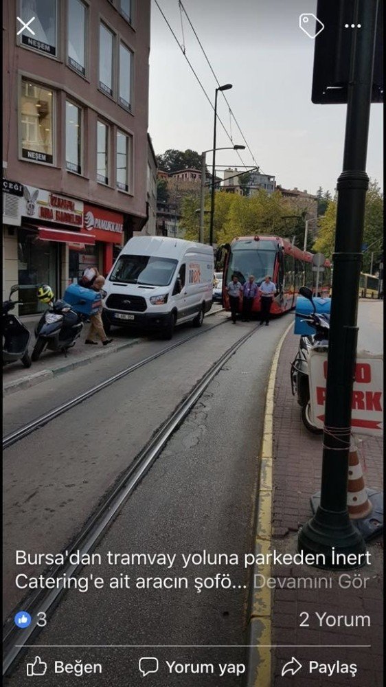 Tramvay Dakikalarca Minibüsü Bekledi