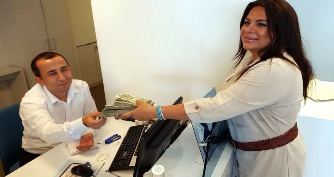 Cumhurbaşkanının Çağrısını Duyup Bankaya Koştu