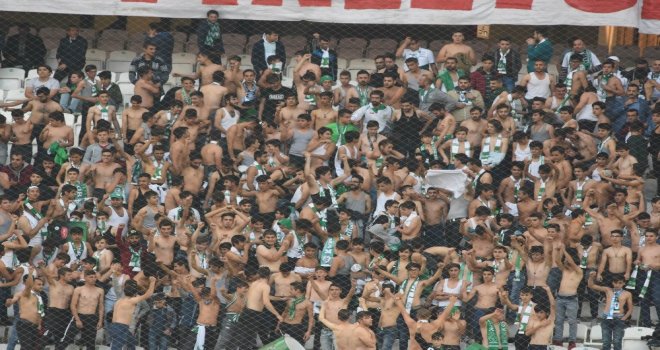 Konyaspor Taraftarı Maçı Çıplak İzledi