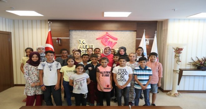 Bakan Selçuk, Okul Destek Projesinden Yararlanan Gaziantepli Çocukları Kabul Etti