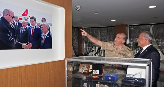 Erzurum Jandarma Bölge Komutanı Hacıoğlundan Rektör Çomaklıya Ziyaret