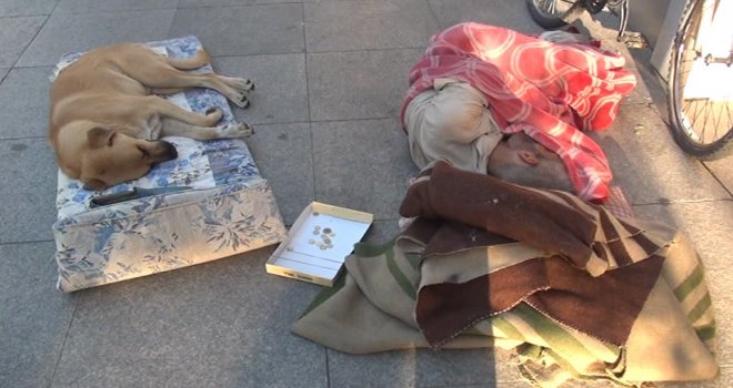 İstanbul'un Göbeğinde Yürek Sızlatan Bir Görüntü !