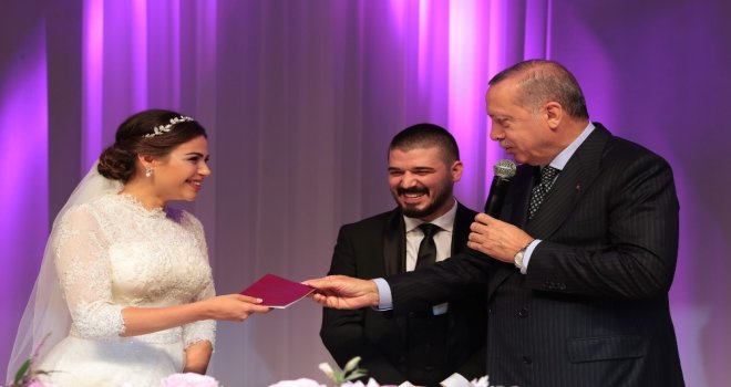 Cumhurbaşkanı Erdoğan Nikah Şahidi Oldu