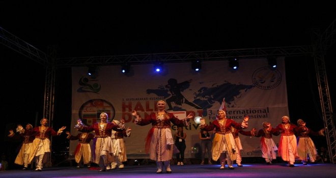 Kuşadası 3. Uluslararası Halk Dansları Festivali Sona Erdi