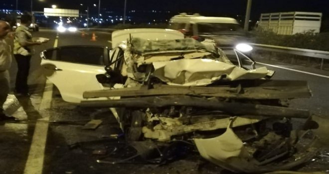 Kamyona Çarpan Otomobilin Sürücüsü Hayatını Kaybetti