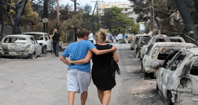 Yunanistanda Ölü Sayısı 74E Yükseldi