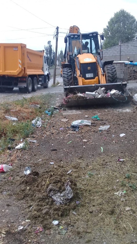 Çaldıranda Temizlik Çalışmaları Aralıksız Devam Ediyor